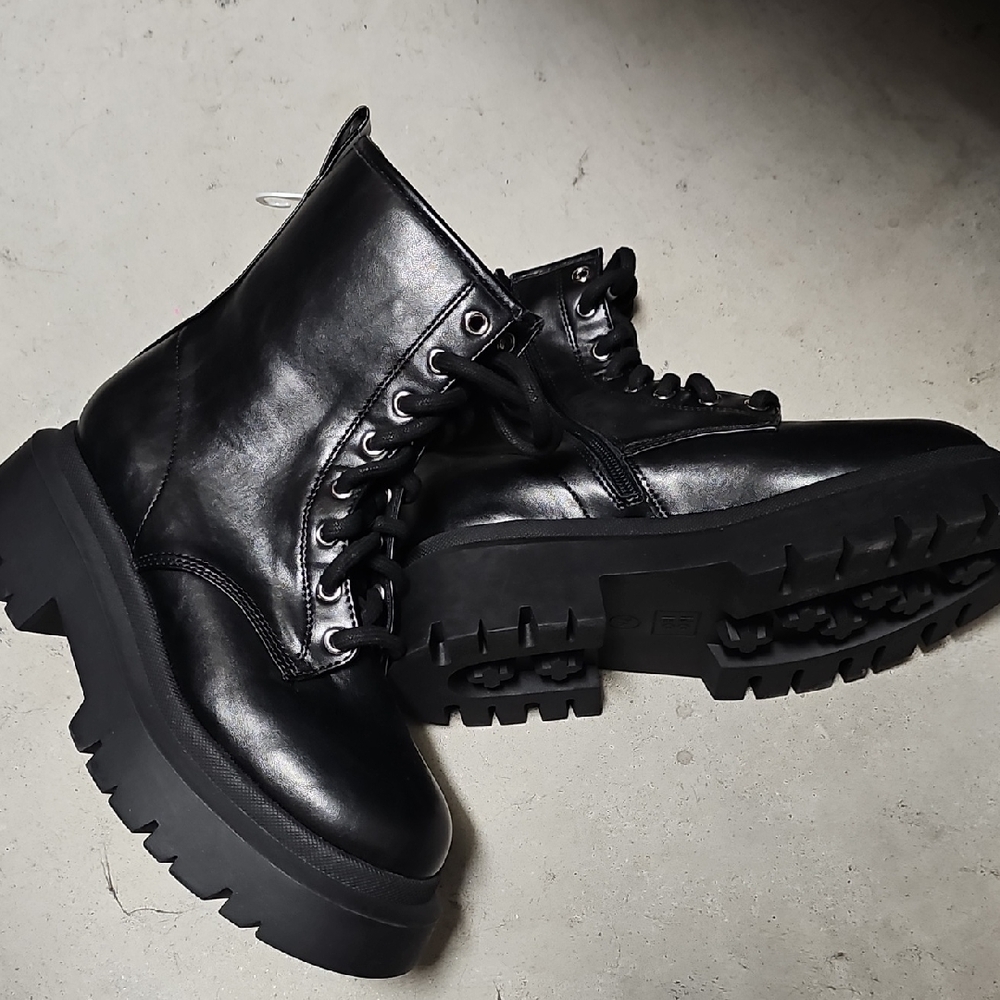 Nwt Women's Combat Boots